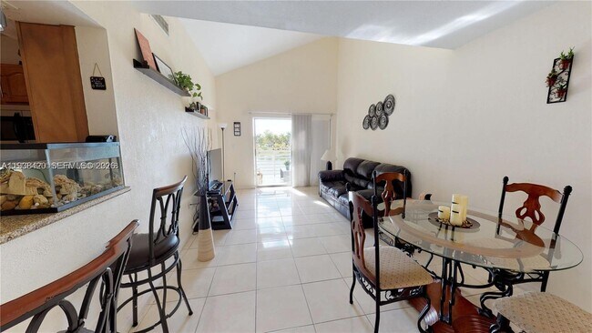 Building Photo - 9735 Fontainebleau Blvd