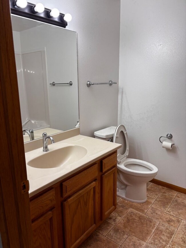 Building Photo - 1008