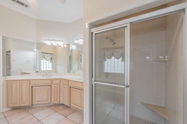 Building Photo - Beautiful 4 Bedroom Home in Ridgmar