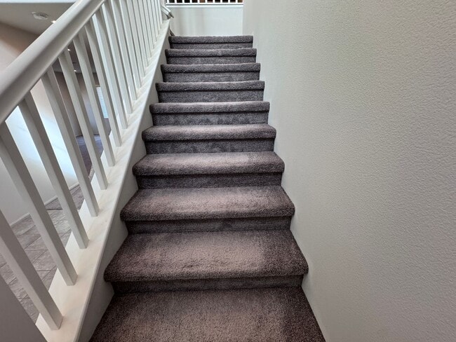 Building Photo - Large Newer Home - 4 Bedroom / 3 1/2 Bath