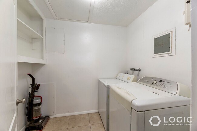 Building Photo - North Provo Duplex