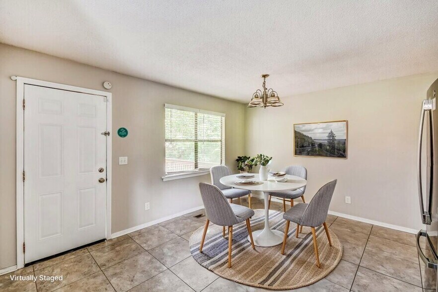 Building Photo - 1121 Sunscape Cir