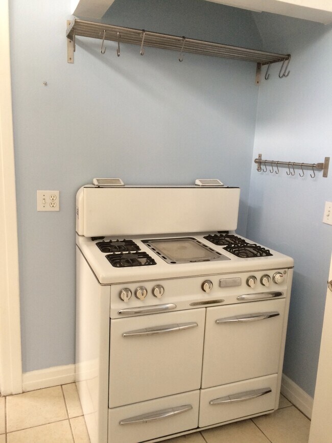KITCHEN - 1026 Havenhurst Dr