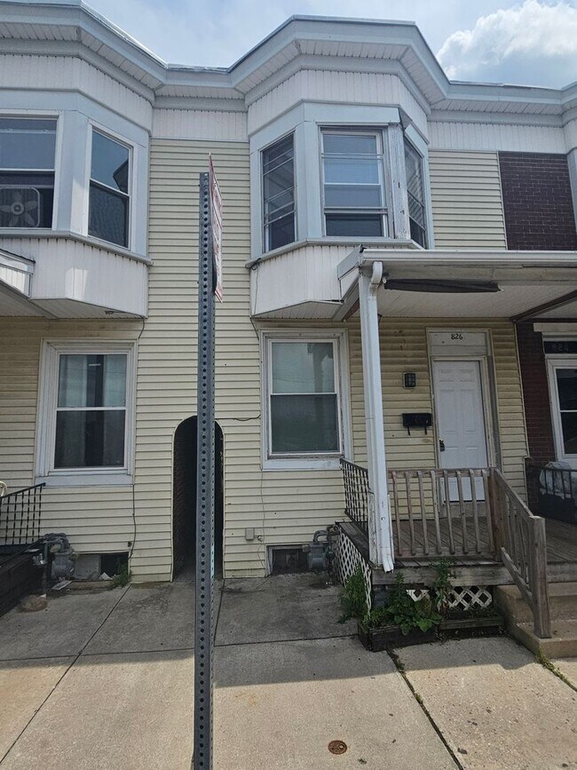 Building Photo - 826 Wallace St
