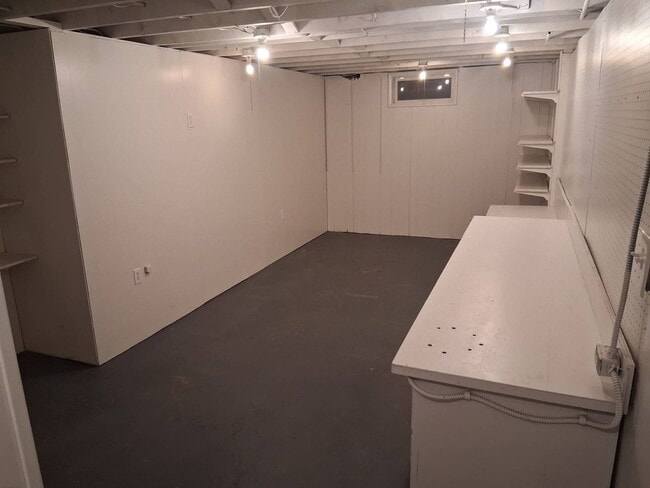 Building Photo - 3 Bed/ 1 Bath House