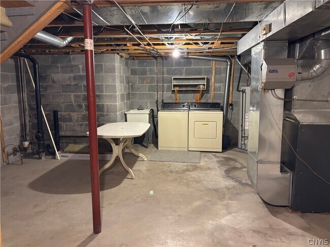 Building Photo - 8490 Fathom Dr