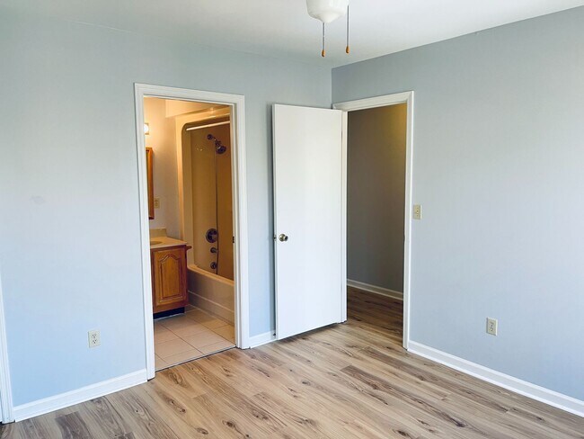 Building Photo - 2-Bedroom Townhouse with Garage & Pool on ...