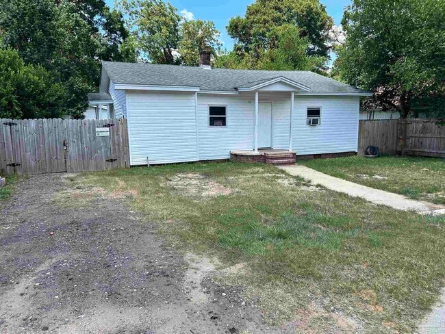 Primary Photo - 2418 W Blount St