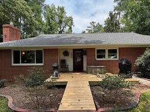 Building Photo - 1506 Southwood Dr