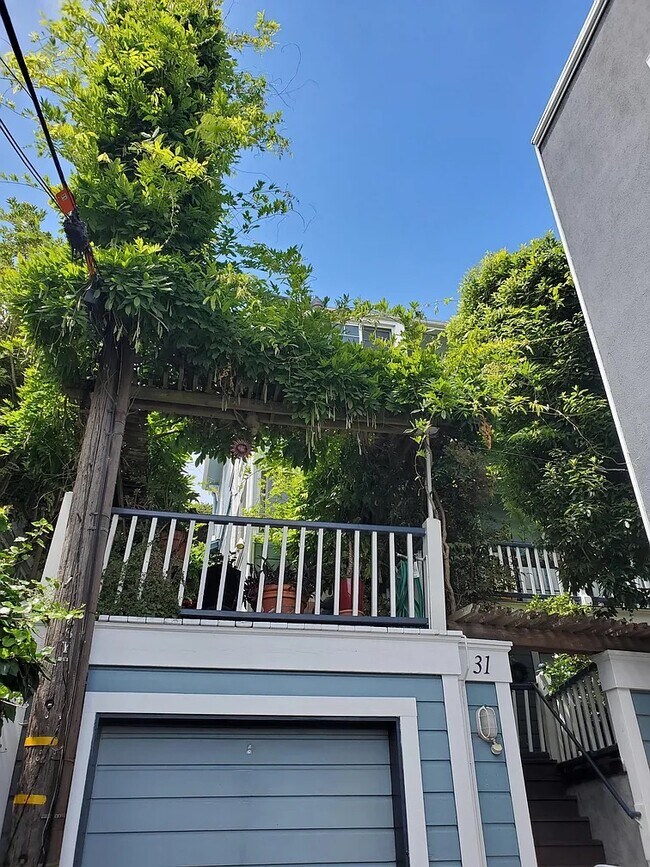 Beautiful relaxing luscious green Victorian gem tucked away in the Heart of Sausalito - 31 Princess Ln