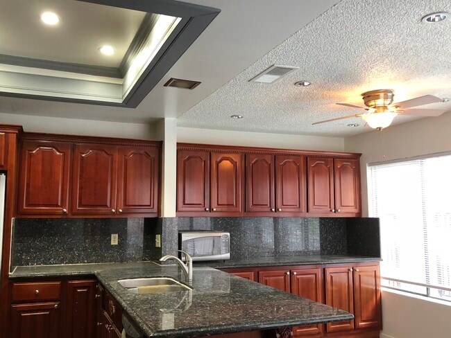 Kitchen - 49 Rising Hill Rd