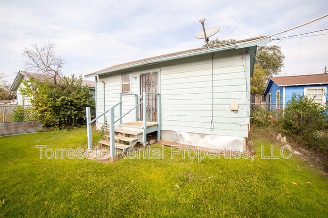 Building Photo - 611 Rochambeau St