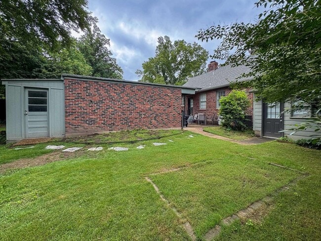 Building Photo - 3350 Highland Park Pl