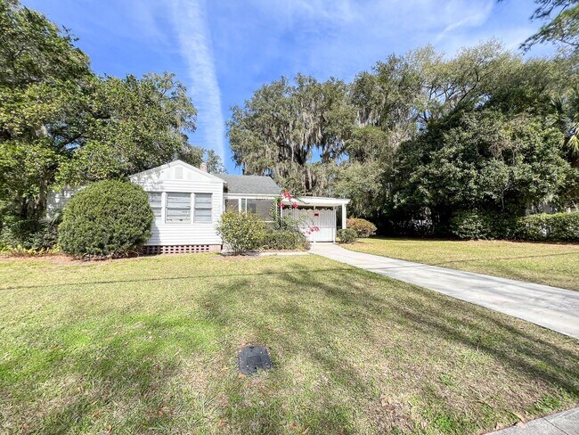 Building Photo - 1824 NW 5th Ave