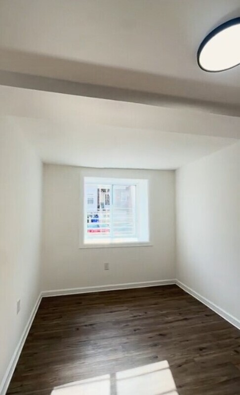 Building Photo - 1807 W Albanus St