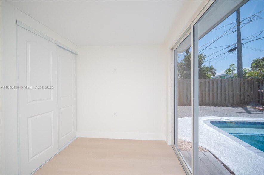 Building Photo - 3751 NE 17th Ave