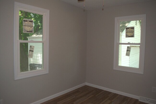 Building Photo - Great 2 Bed 1 Bath House!