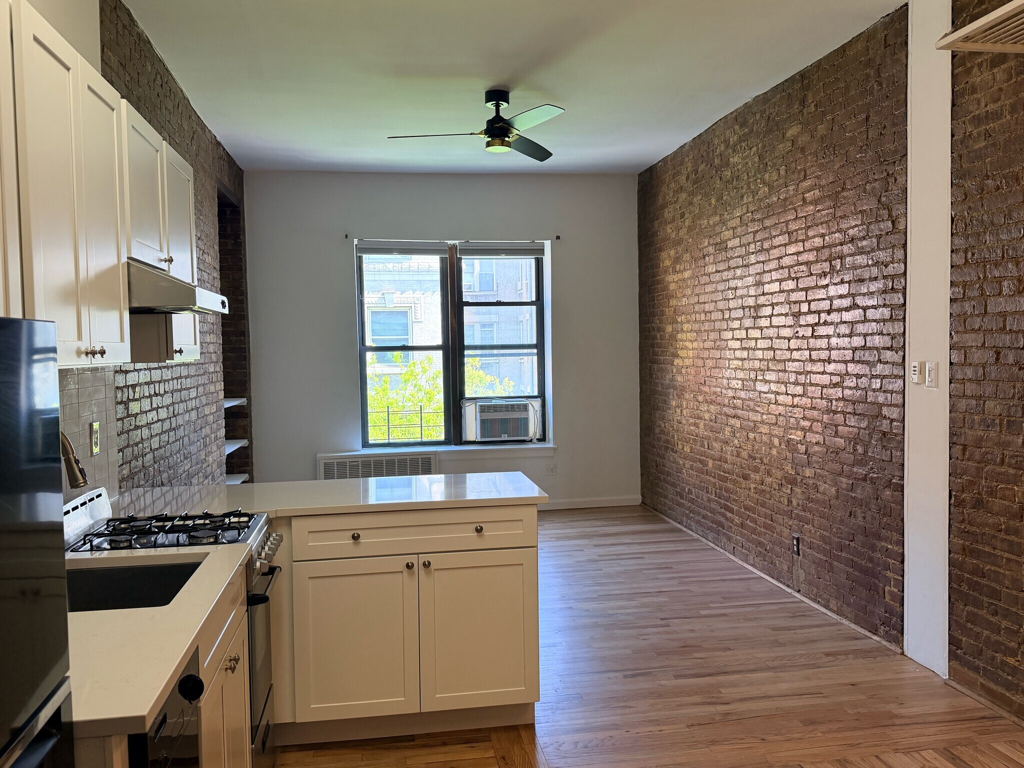 Building Photo - 78 W 85th St