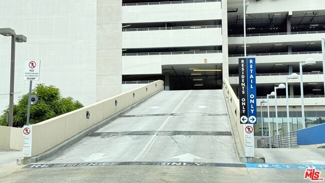 Building Photo - 3785 Wilshire Blvd