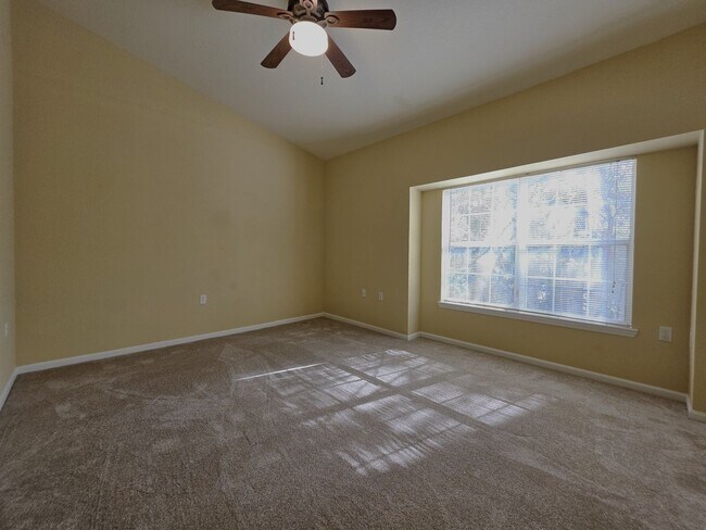 Building Photo - FOR RENT, 2 bedroom 2.5 bathroom townhouse