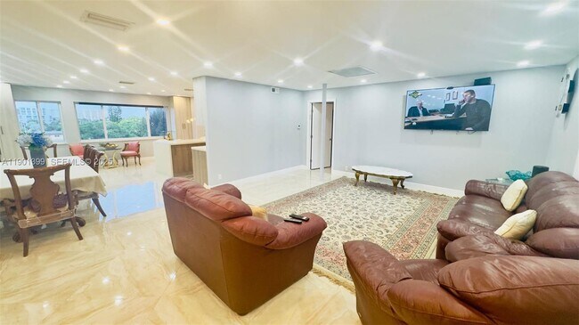 Building Photo - 329 SE 3rd St