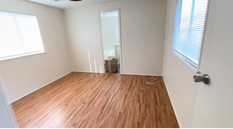 Master with Walking closet - 1768 Pitch Landing Rd