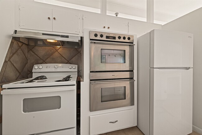 Building Photo - 6426 Mobud Dr