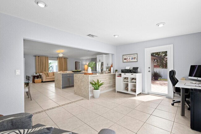 Building Photo - 3238 SW Constellation Rd