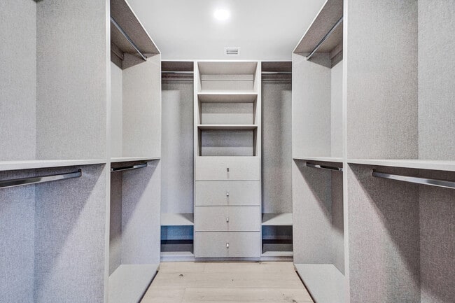 Building Photo - 5832 Alton Rd