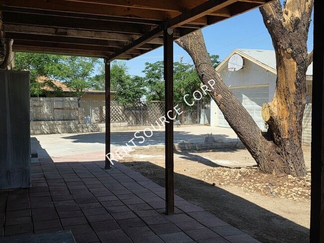 Building Photo - 671 Flora St