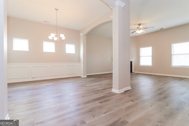 Building Photo - 42 Mercer Ln