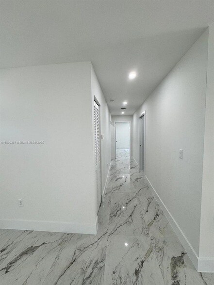 Building Photo - 11000 SW 47th Terrace