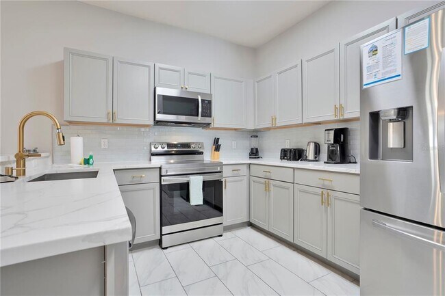 Building Photo - 544 Pineloch Dr