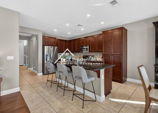 Building Photo - Beautiful 3bd/2.5ba Folsom Home with 2 Car Garage!