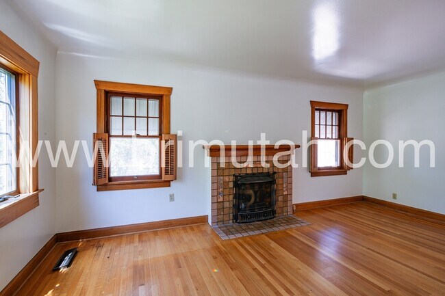 Building Photo - 1655 E 900 S