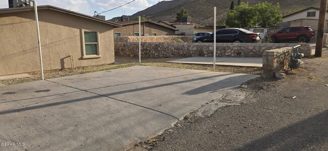 Building Photo - 2635 Idalia Ave