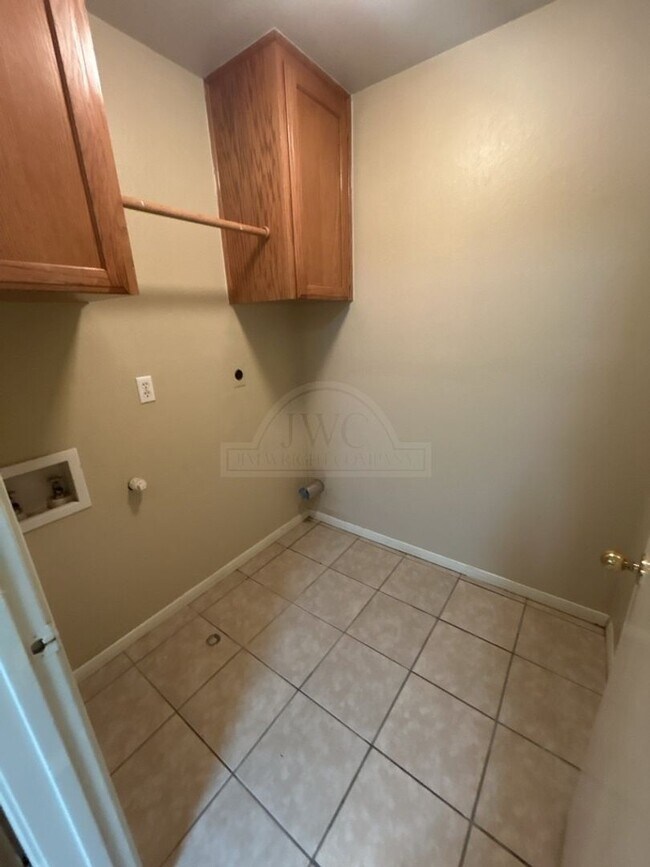 Building Photo - 1905 Windward Dr
