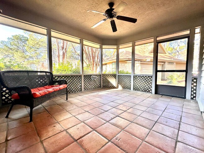 Building Photo - Fully furnished 2-Bedroom, 2-Bath Lakefront Cottage in Sandestin Resort available for Long Term R...