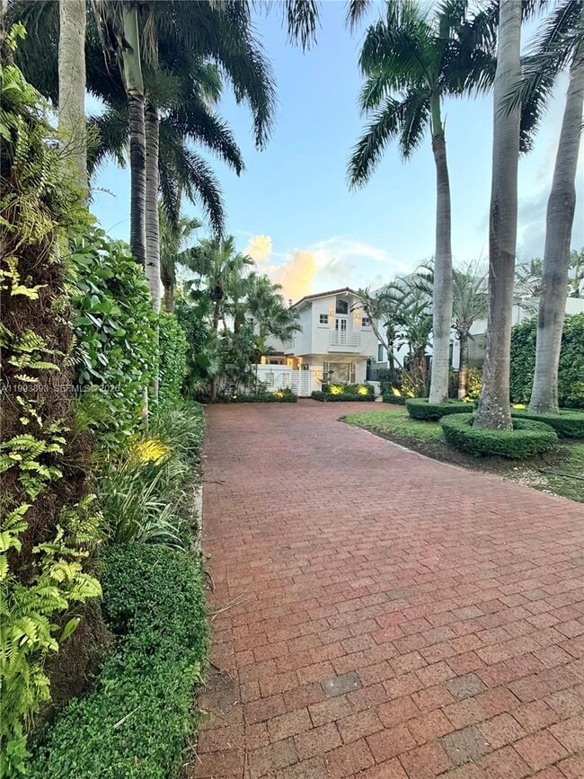 Building Photo - 224 S Coconut Ln