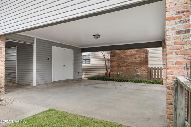 Building Photo - 401 Pinto St