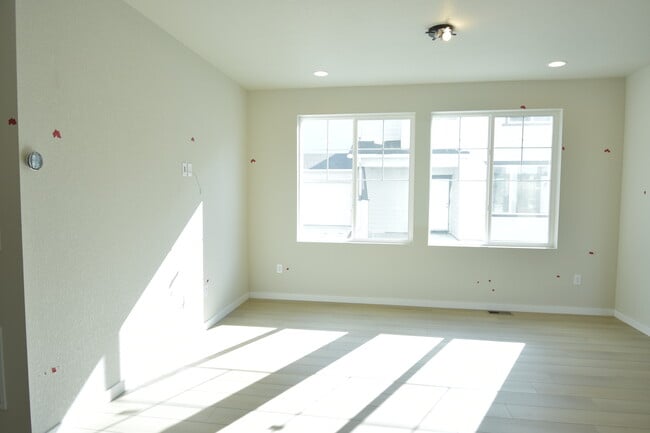 Building Photo - 10208 Spry St