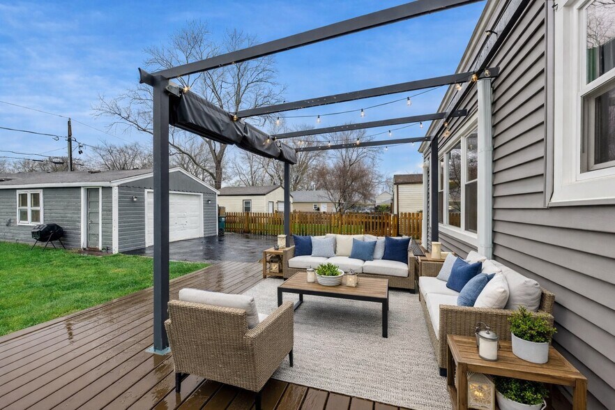 Building Photo - 306 N Schubert St