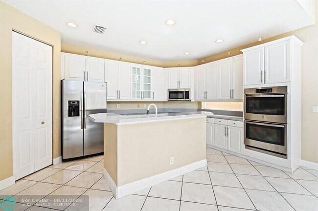 Building Photo - 11515 NW 75th Manor