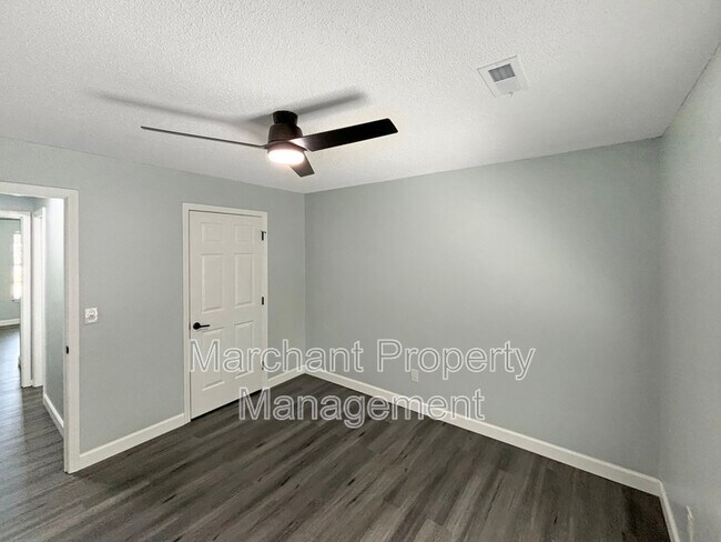 Building Photo - 210 Abigail Ln