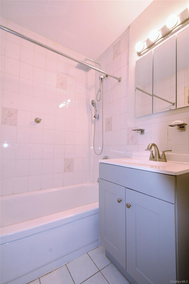 Building Photo - 15-10 B 12th St