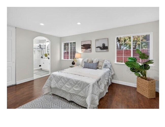 Building Photo - Coming Soon! Beautiful updated home, 4+2, 2 car garage