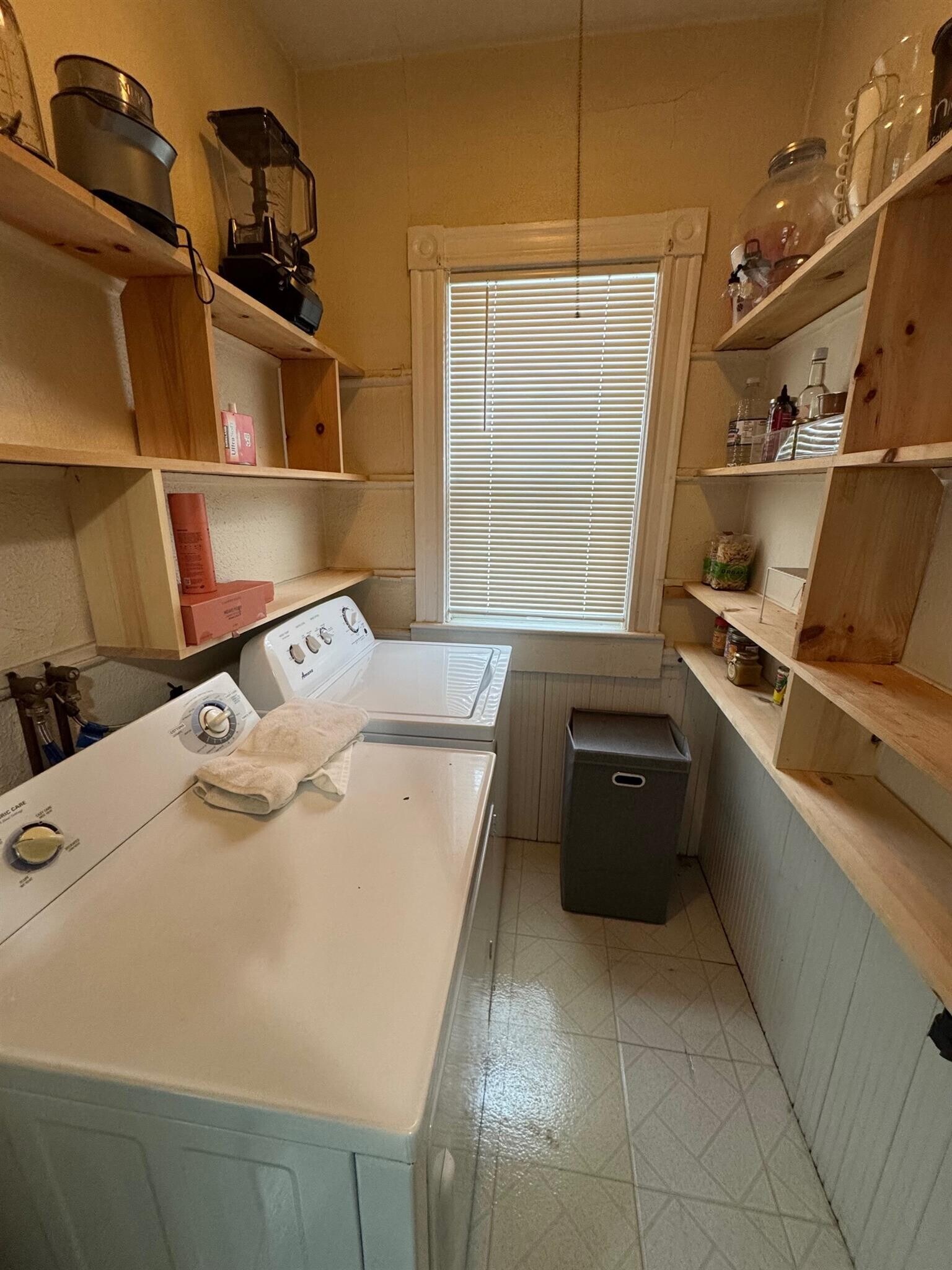 Building Photo - 22 Spencer Ave