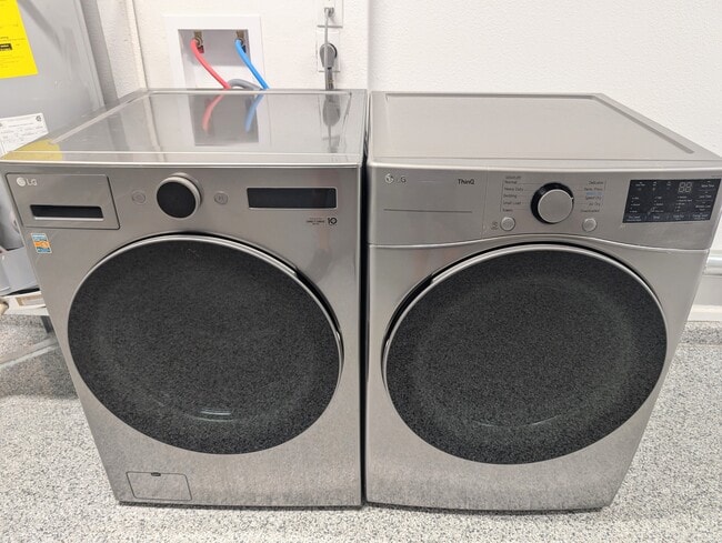 Building Photo - 1604 E El Parque Dr