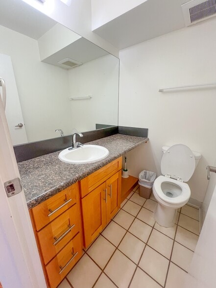 Building Photo - 430 Keoniana St