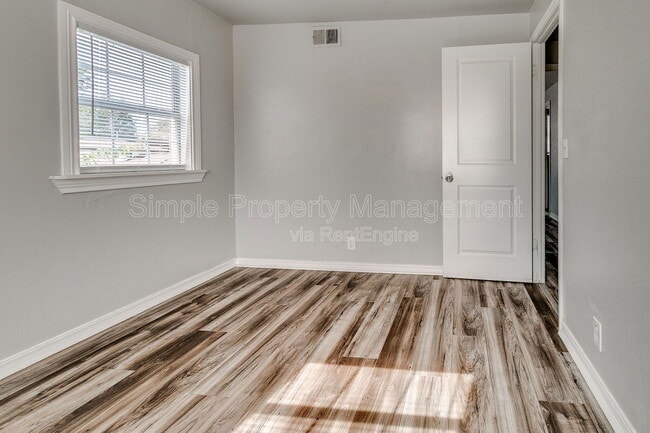 Building Photo - 820 NE 81st St